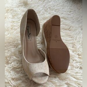 Beige open toed wedges